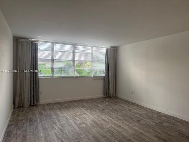 Building Photo - 999 Brickell Bay Dr