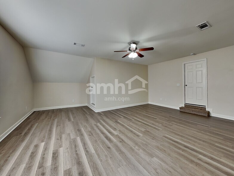 Building Photo - 140 Abbey Rd