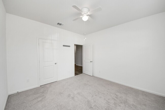 Building Photo - 6306 Highland Trl Dr