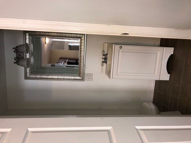 Building Photo - 1014 W 19th St