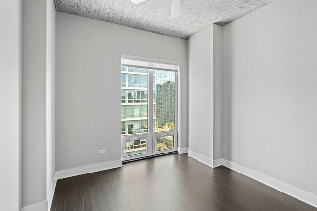 Building Photo - 846 S Clark St