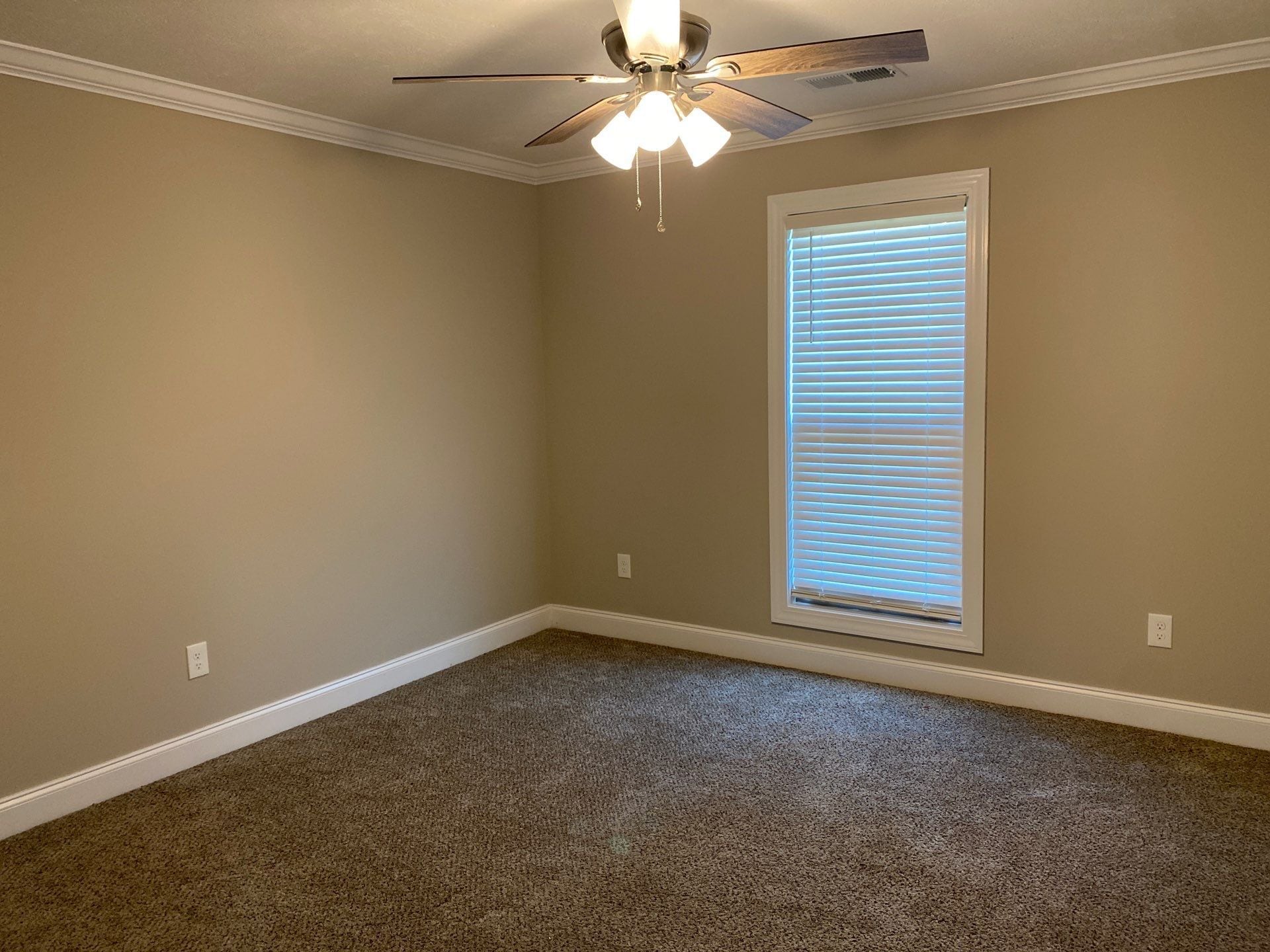 Building Photo - 160 Livingston Way