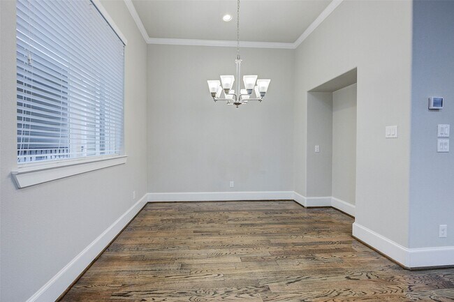 Building Photo - 253 W 27th St