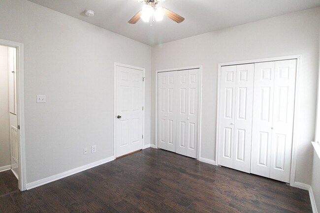 Building Photo - 530 Dukeway Dr