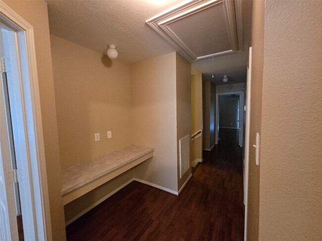 Building Photo - 3828 Shire Valley Dr