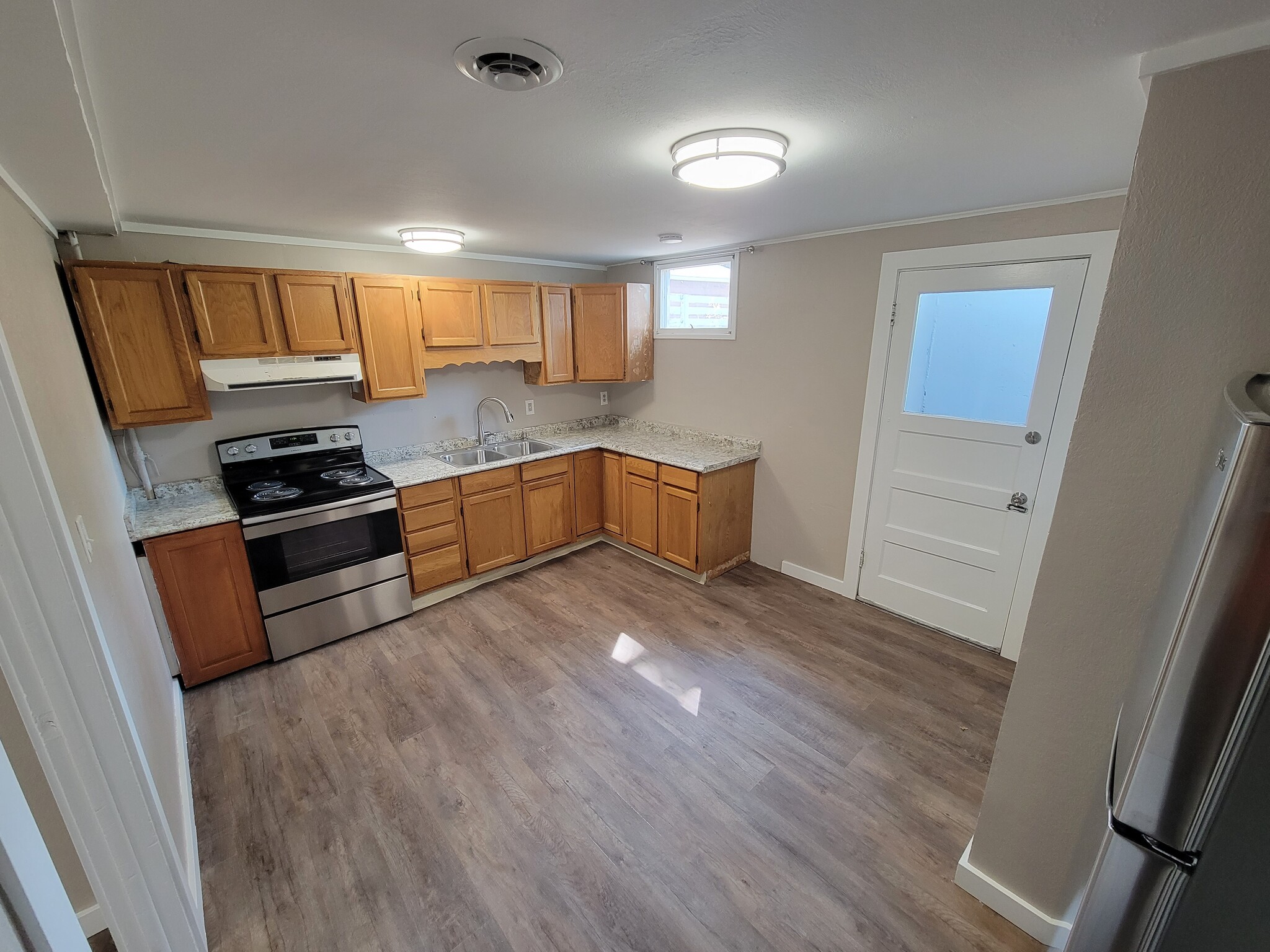 Building Photo - 826 Avenue D