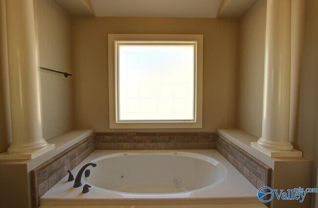 Building Photo - 13728 Callaway Dr