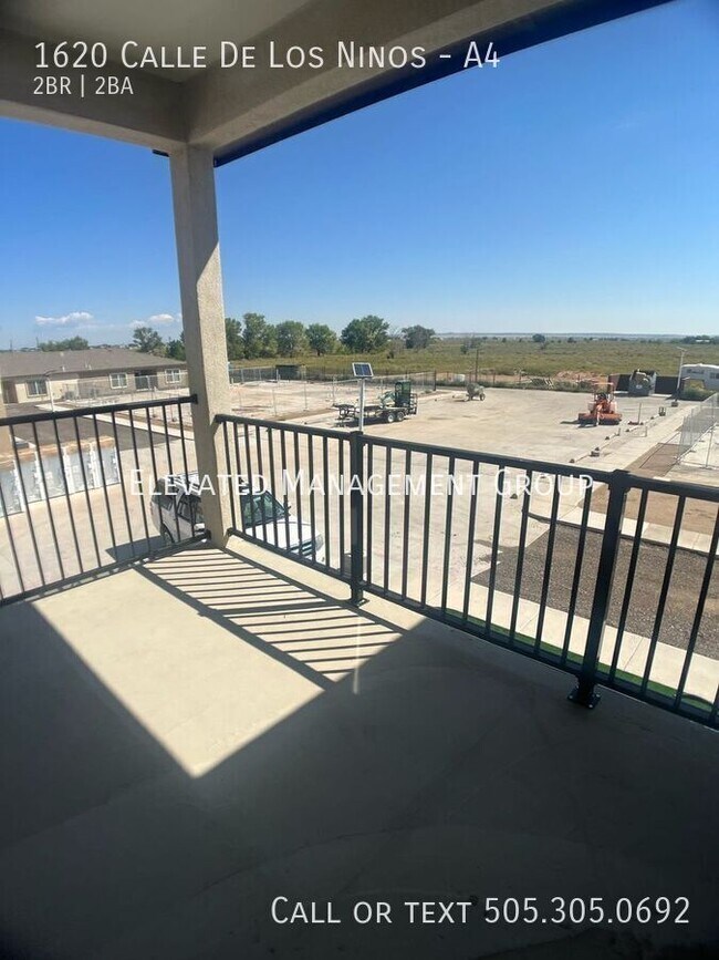 Building Photo - 1620 Calle de los Ninos Ave
