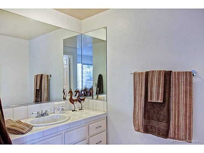 Building Photo - $3,100 - 2 Bed / 2 Bath Condo in Mission H...
