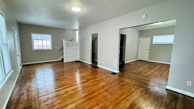 Building Photo - 843-845 Prince SE