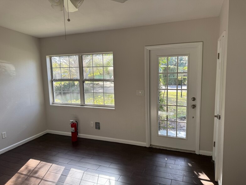 Front door inside view - 2848 Chantilly Ave