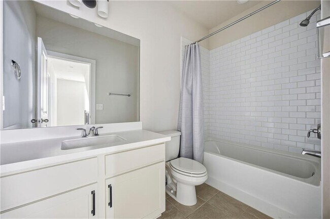 Building Photo - 1222 Westshore Dr