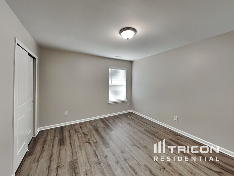 Building Photo - 1804 Hoosac Dr