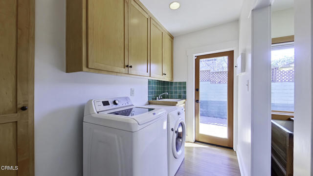 Building Photo - 1915 Las Lunas St