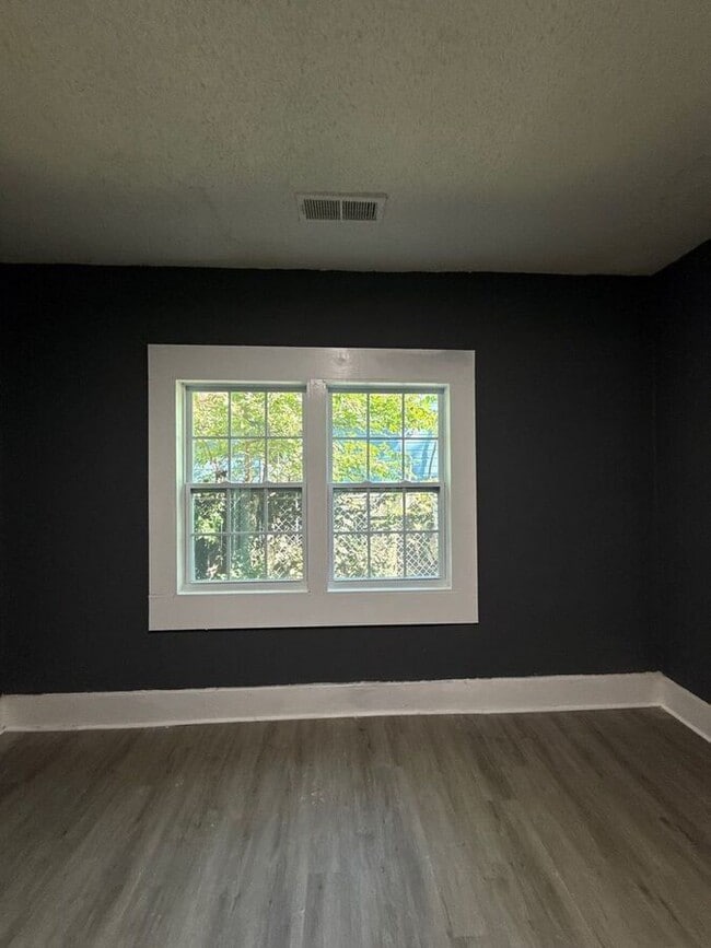 Building Photo - 3164 Yale Ave