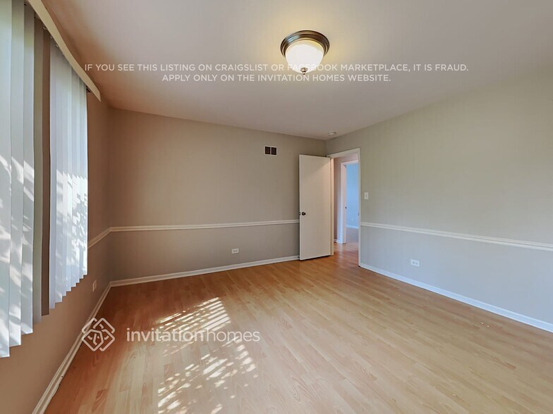 Building Photo - 10528 S 83rd Ave