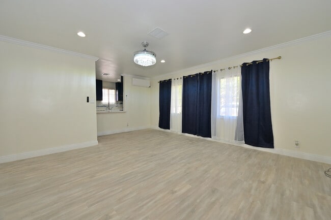 Building Photo - 326 E Olive Ave