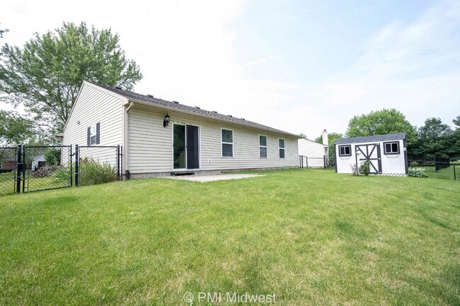 Building Photo - "Charming 3-Bed, 2-Bath Home with 1263 Sq Ft in Westfield's Serene Useppa Ct"