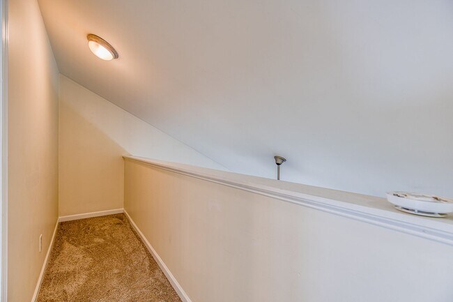 Building Photo - Beautiful 2-Story 3 bedroom and 2.5 townhouse in High Point, off Skeet Club Rd and Eastchester
