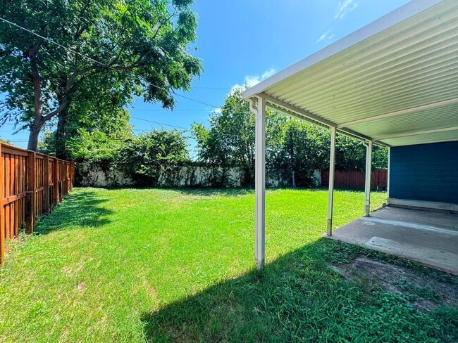 Building Photo - 360 Virtual Tour Available