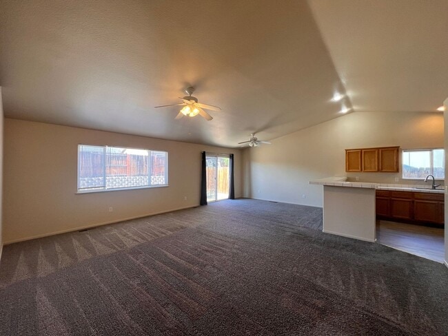 Building Photo - Great 3 bedroom Fernley home located in th...
