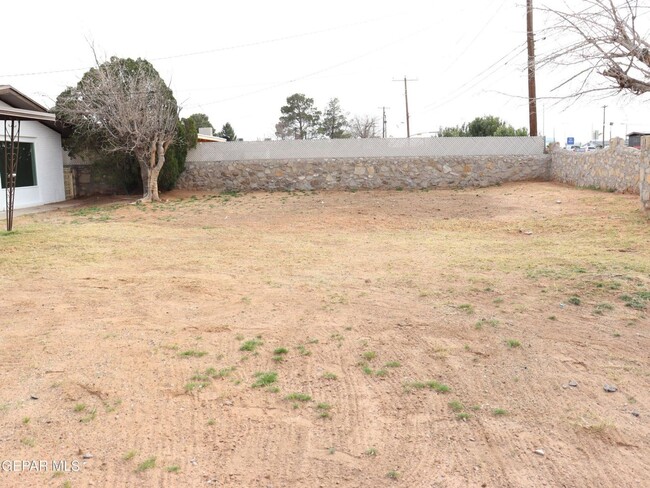 Building Photo - Beautiful 3 bed/2 baths and more for RENT