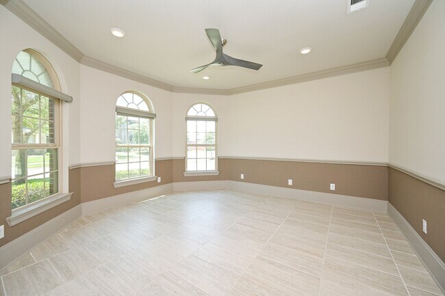 Building Photo - 25235 Birchwood Springs Ave