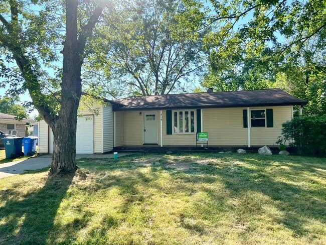 Primary Photo - 3BD/1BA Home In Crown Point