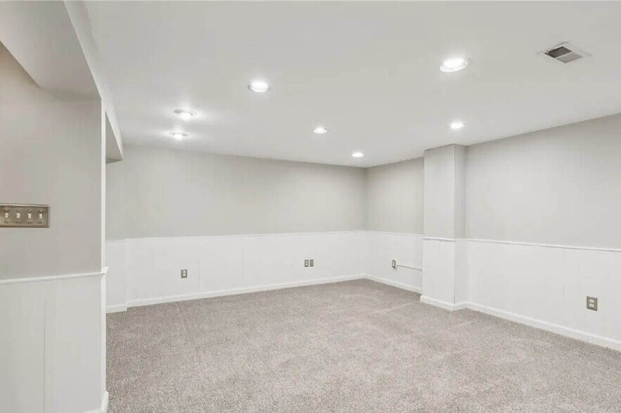 Building Photo - 244 Atterbury Blvd