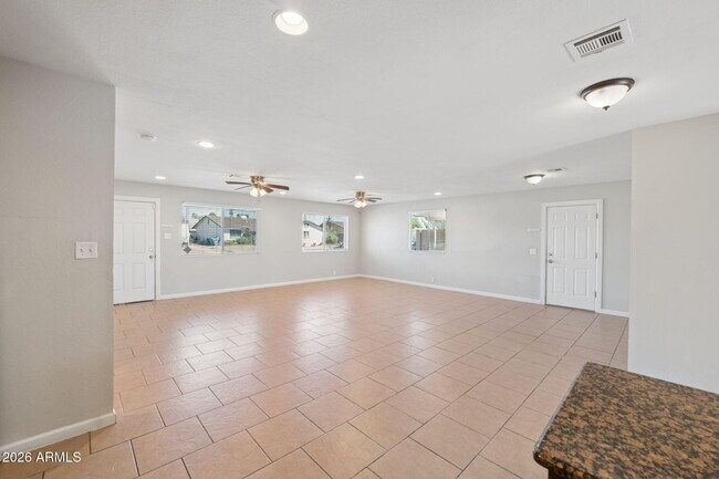 Building Photo - 8137 W Trafalgar Ave