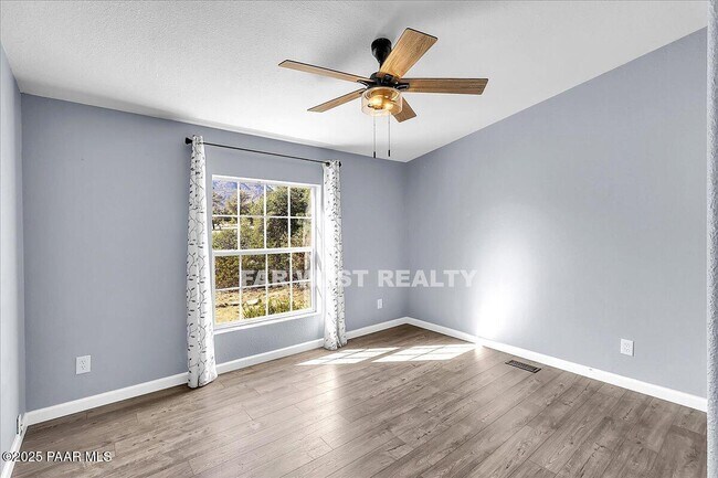 Building Photo - 2490 W Glenshandra Dr