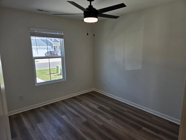 Building Photo - 3 Bedroom, 2 bath home - Hampstead - Brookfield Branch Community