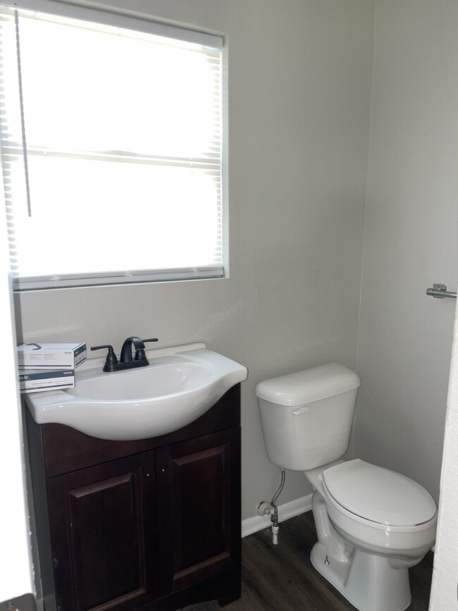 Bathroom - 415 E Kenedy Ave