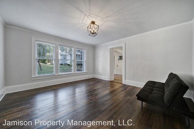 Building Photo - 2 br, 1 bath House - 205 W 6th St