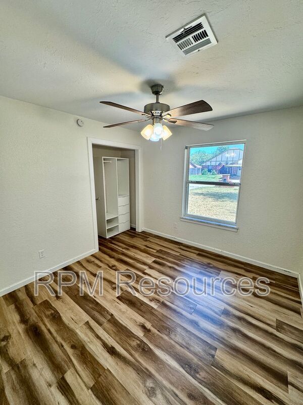 Building Photo - 11813 Larkdale Dr