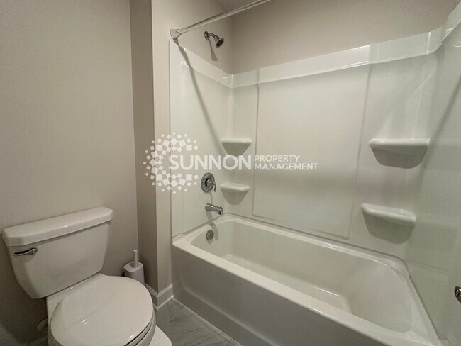 Building Photo - Gorgeous 3 Bed 3 Bath Home in Huntersville