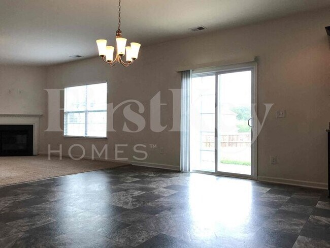 Building Photo - 3283 Grandview Club Rd