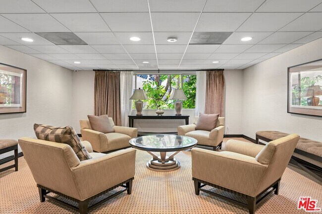 Building Photo - 100 S Doheny Dr
