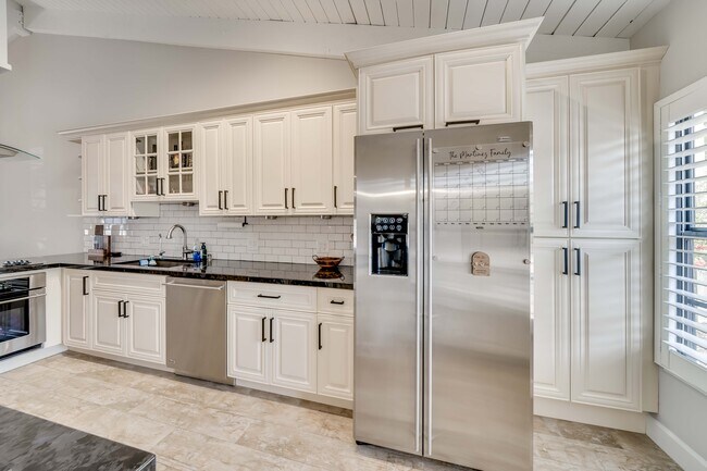 Building Photo - 2250 Buttonwood Ave