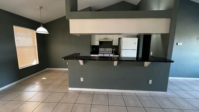 Building Photo - Charming and Spacious Single-Family Home