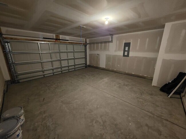 Building Photo - 532 Runaway Train Dr