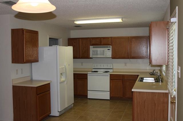 Building Photo - 2316 White Oak Dr