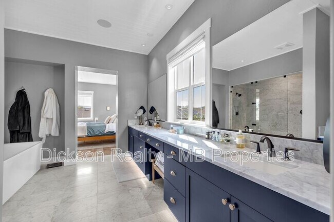 Building Photo - 6120 Triple Crown Dr
