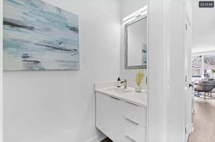 Half Bath - 569 Middle St SW