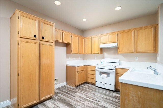 Building Photo - 12833 Biscayne Ave