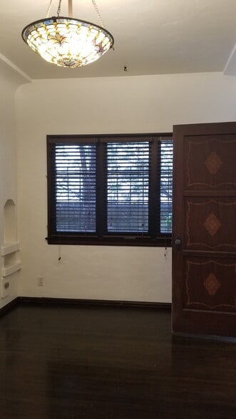 Building Photo - 1322 S Cloverdale Ave