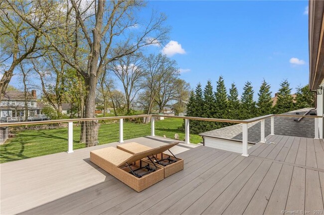 Building Photo - 80 Soundview Dr