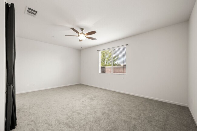 Building Photo - Desirable Elk Grove Area