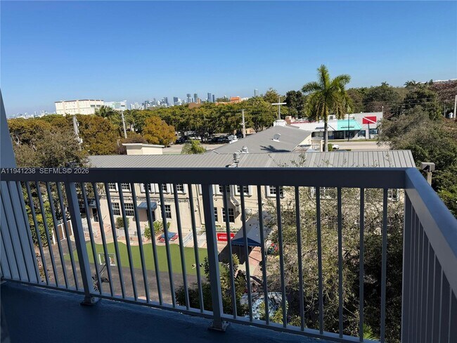 Building Photo - 2740 SW 28th Terrace