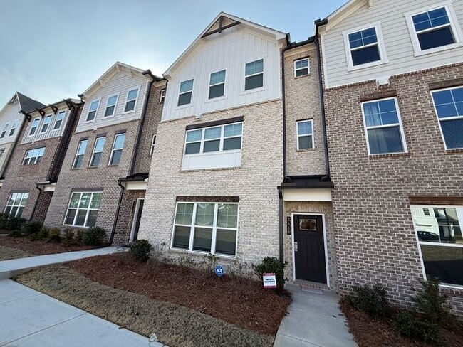 Building Photo - 3BR/3.5BA 3-Story Townhome w/ Quartz + W/D in Decatur